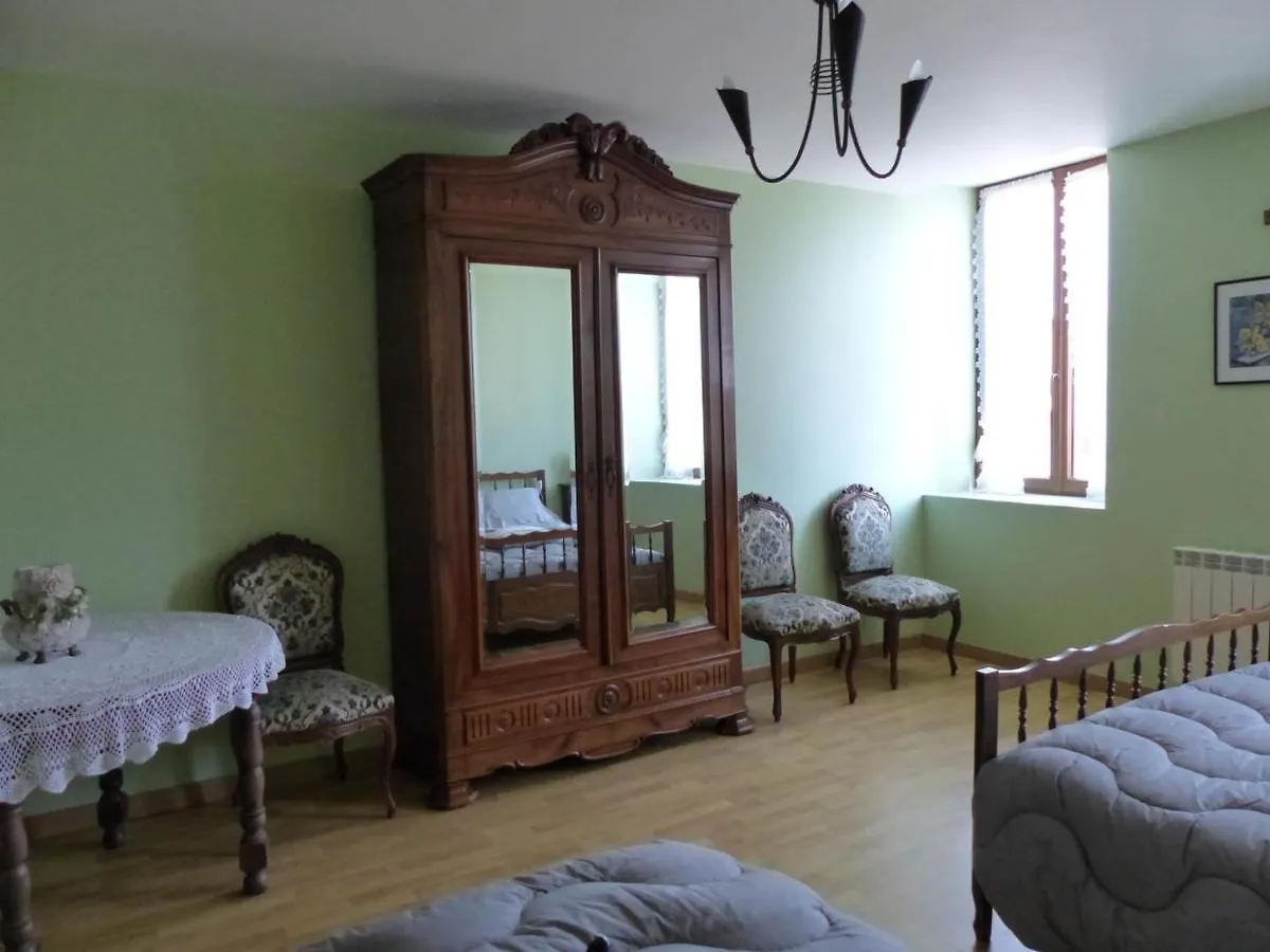Maison Independante Avec Cheminee Et Jardin Clos - Montagne Bourbonnaise, Proche Randonnees Et Vichy - Fr-1-489-280 Arfeuilles 0*,  France